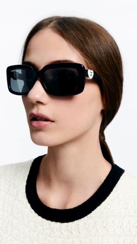 Charming Hearts – CHANEL Eyewear .